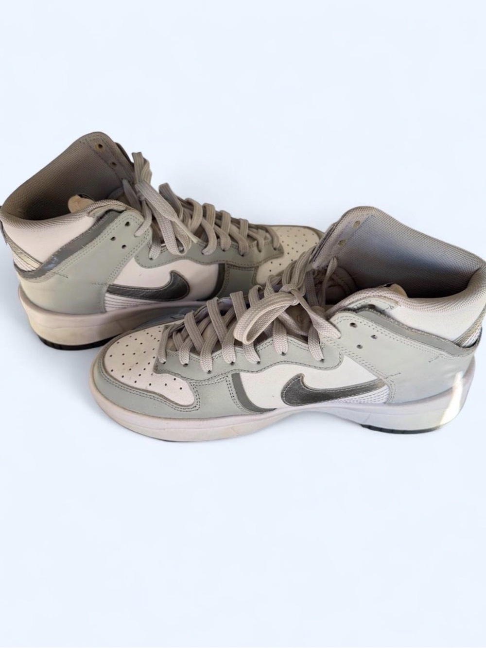 Nike Women’s Dunk High Top “Light Smoke Gray” - Size 9 - Picture 2 of 4